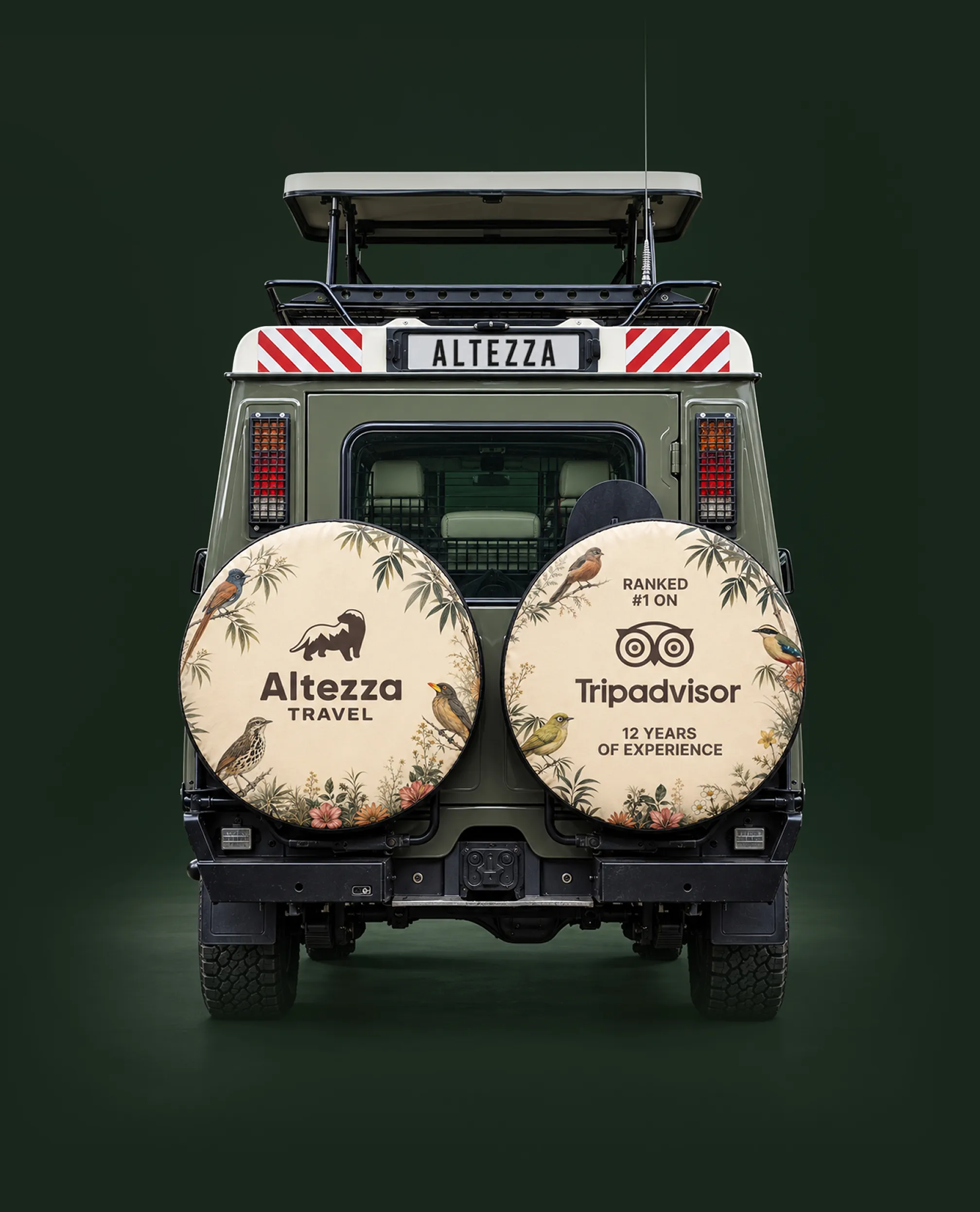 Altezza safari Land Cruiser no aizmugures ar paceltu panorāmas jumtu